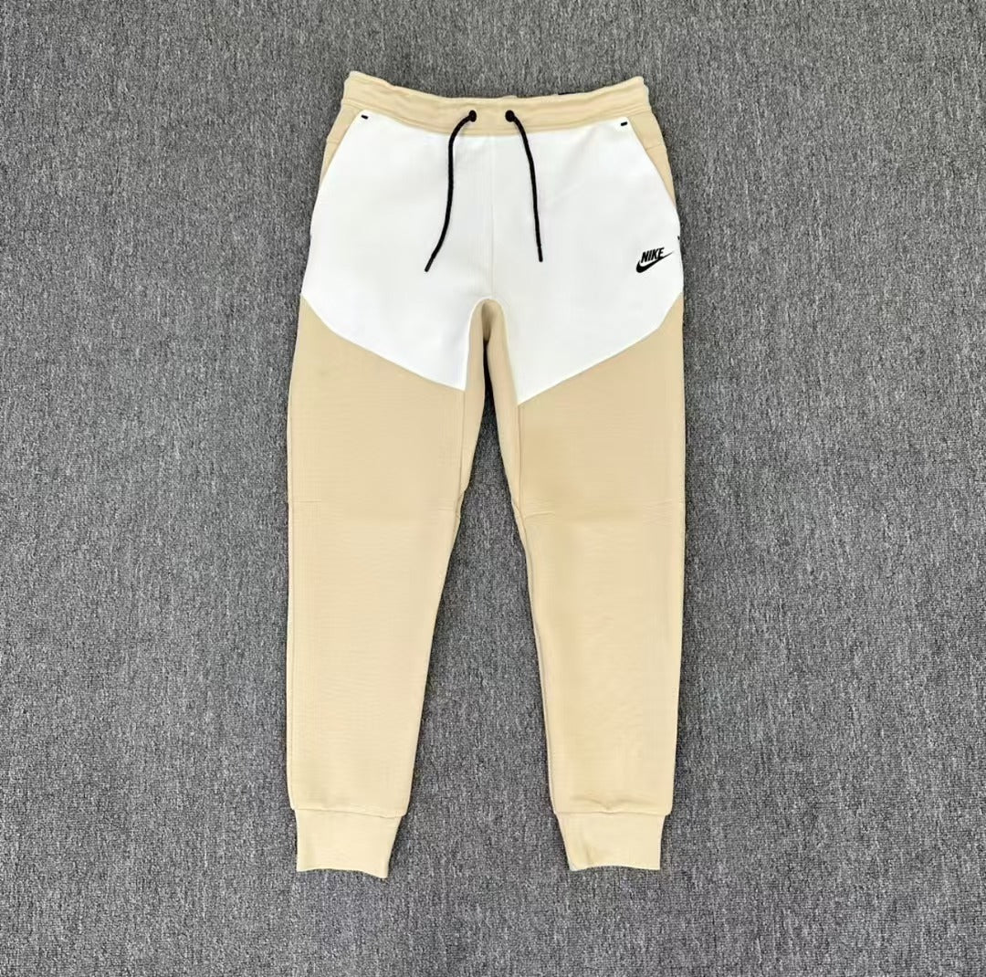 TUTA NIKE TECH FLEECE