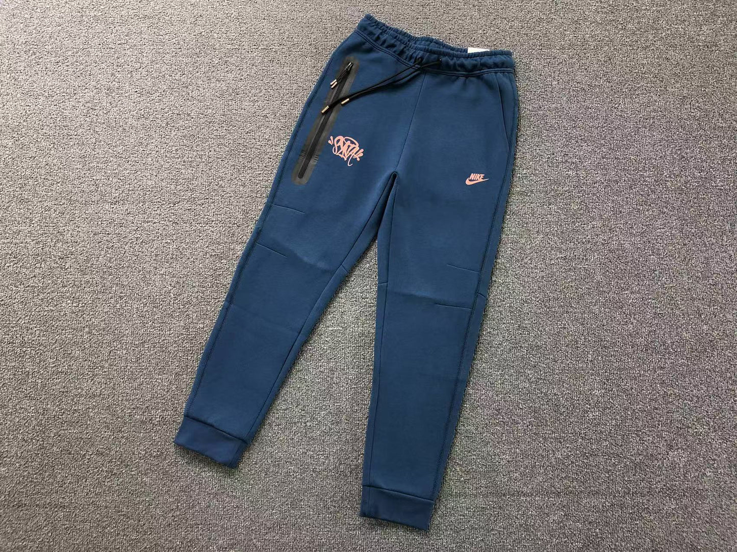 TRACKSUIT TUTA SYNA WORLD X NIKE TECH FLEECE