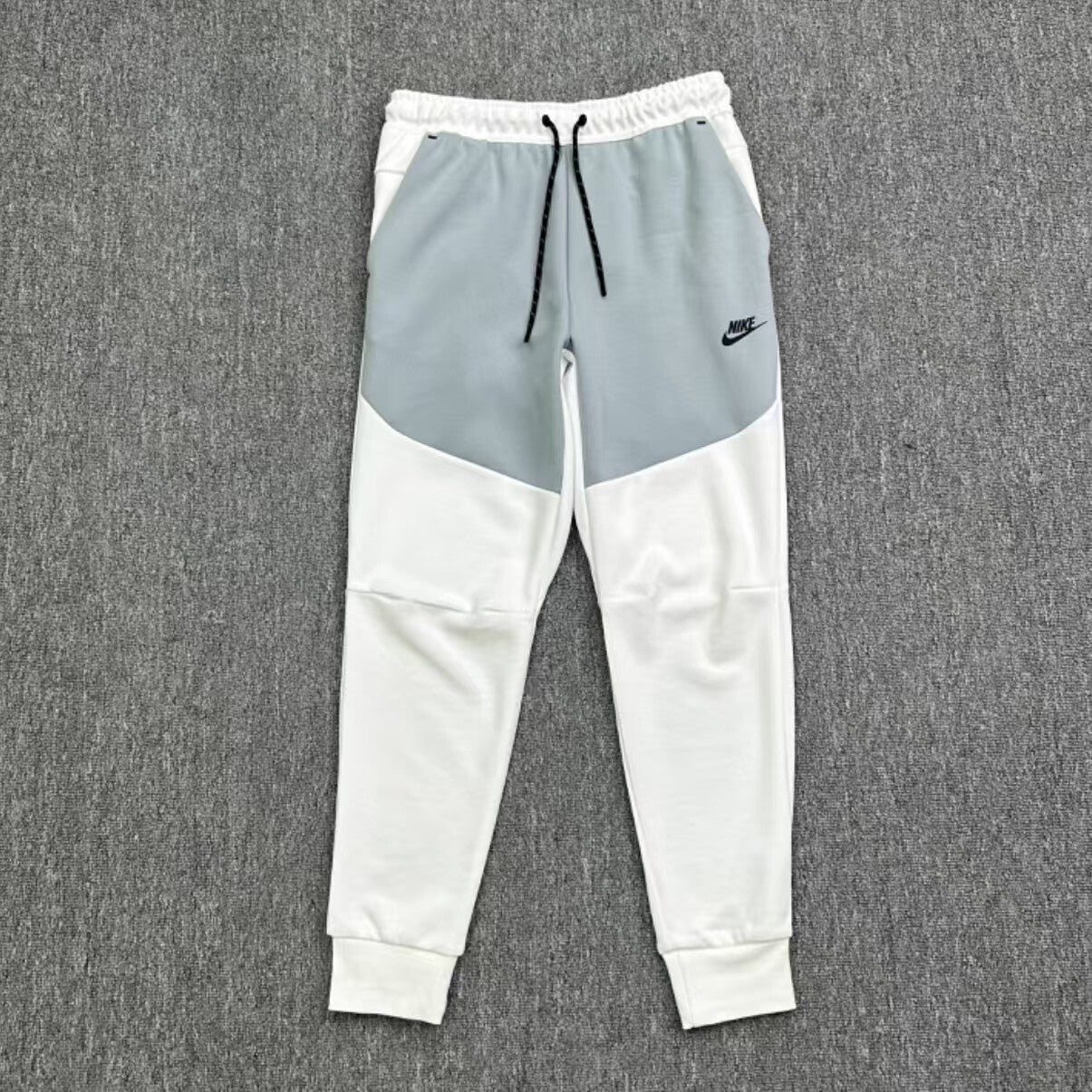 TUTA NIKE TECH FLEECE