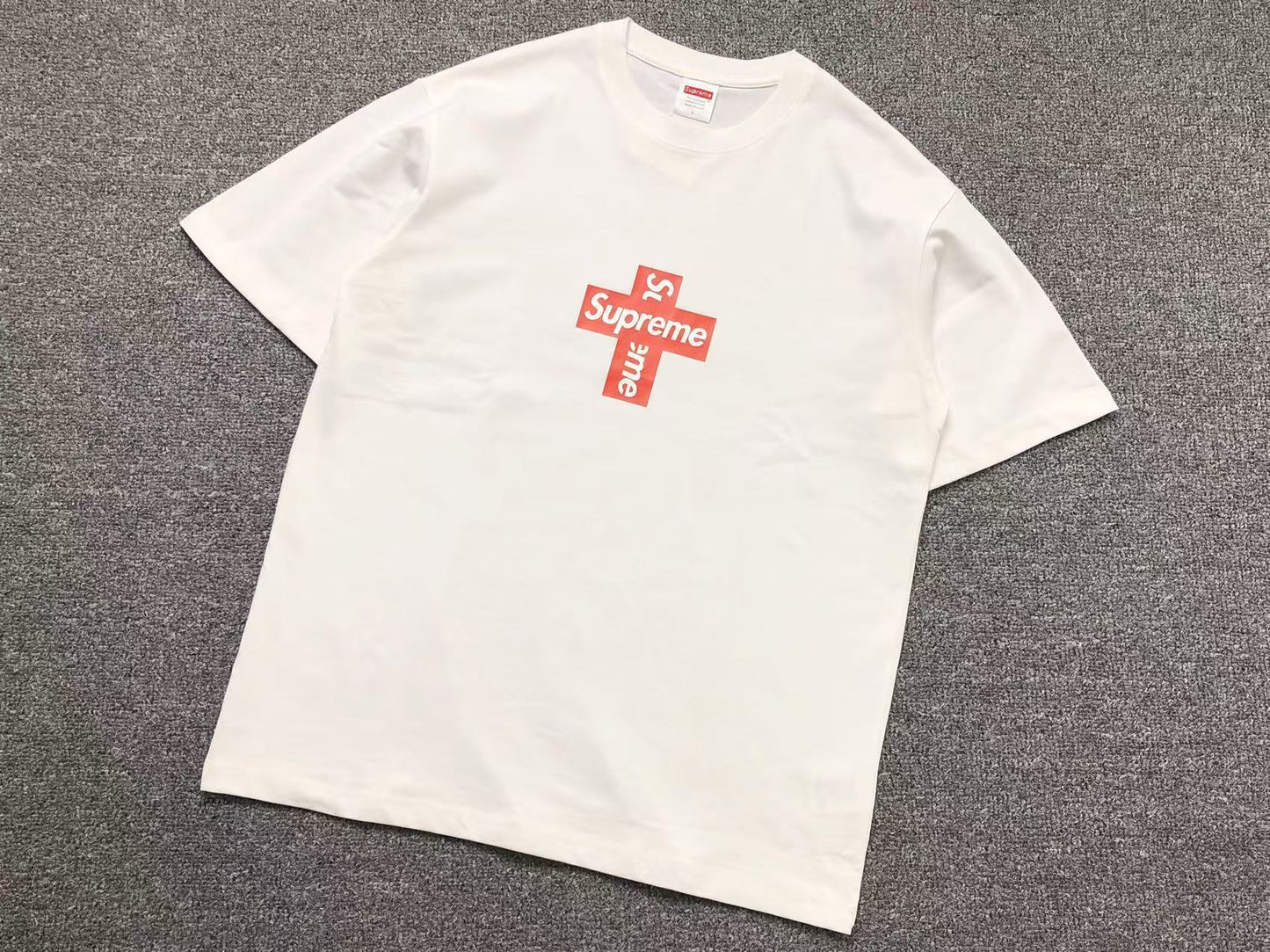 T-SHIRT SUPREME