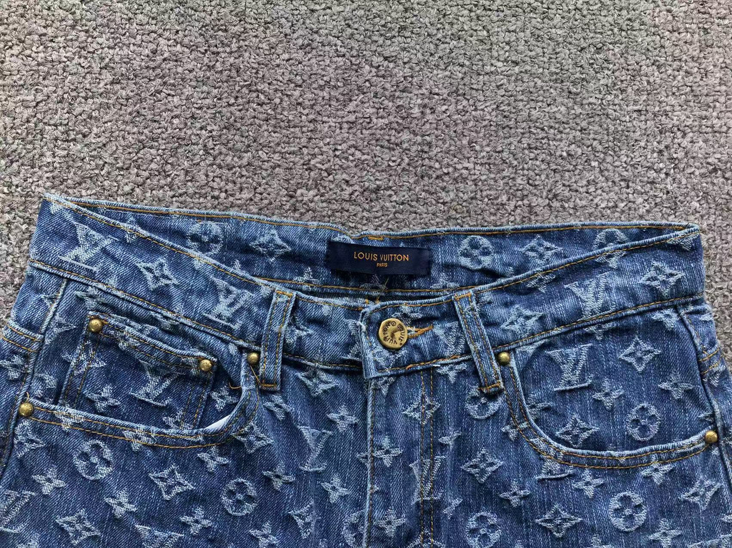 JEANS LV