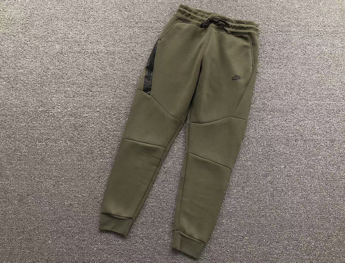 TUTA NIKE TECH FLEECE