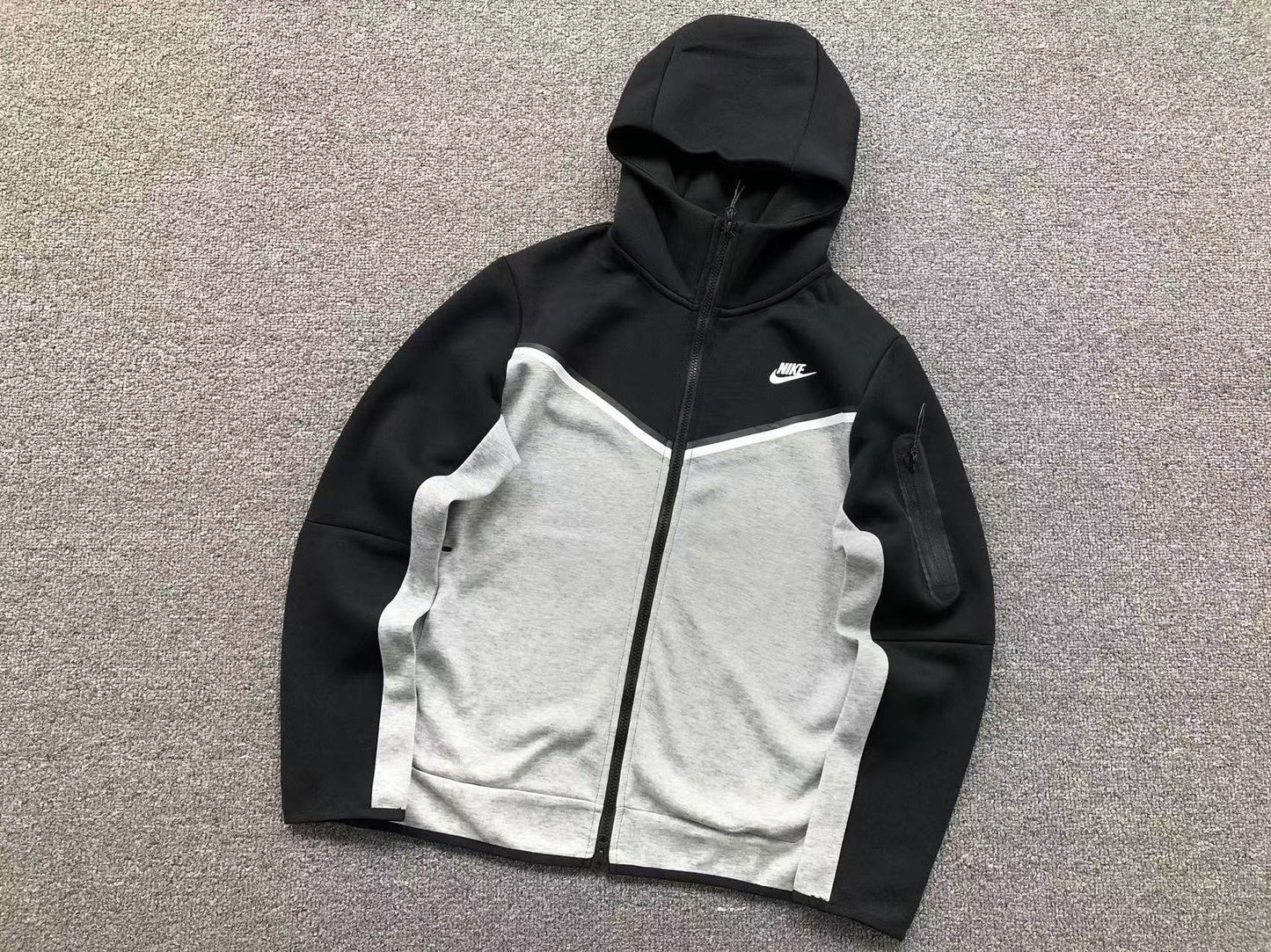 TUTA NIKE TECH FLEECE