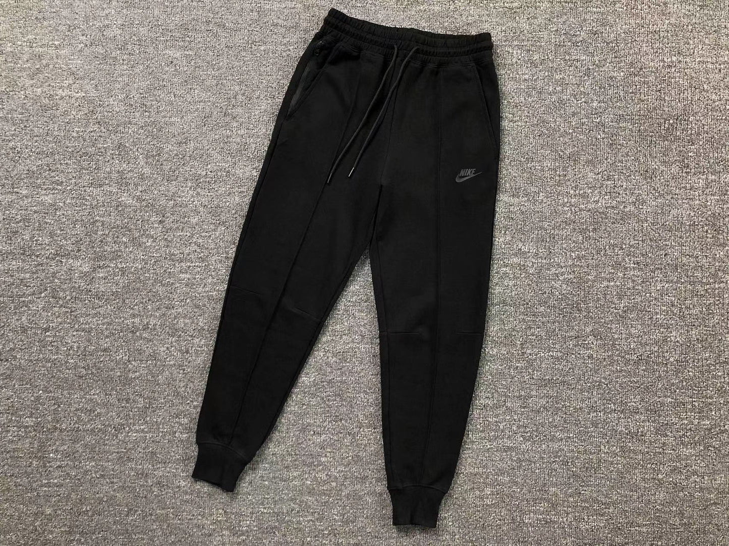 NIKE TECH FLEECE