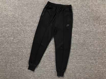 NIKE TECH FLEECE