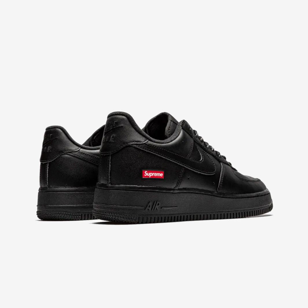NIKE AIR FORCE 1 x SUPREME
