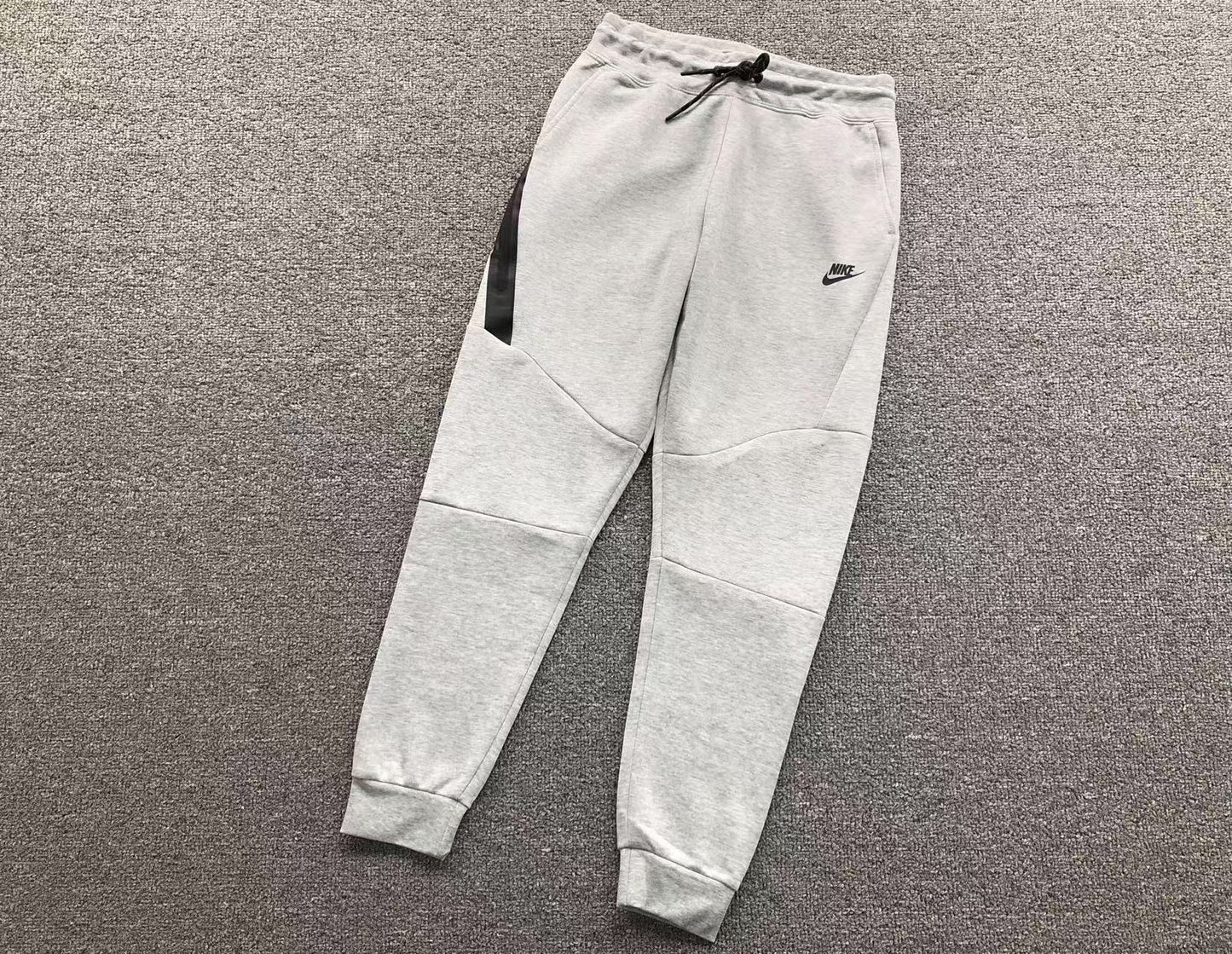 TUTA NIKE TECH FLEECE