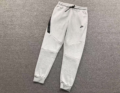 TUTA NIKE TECH FLEECE
