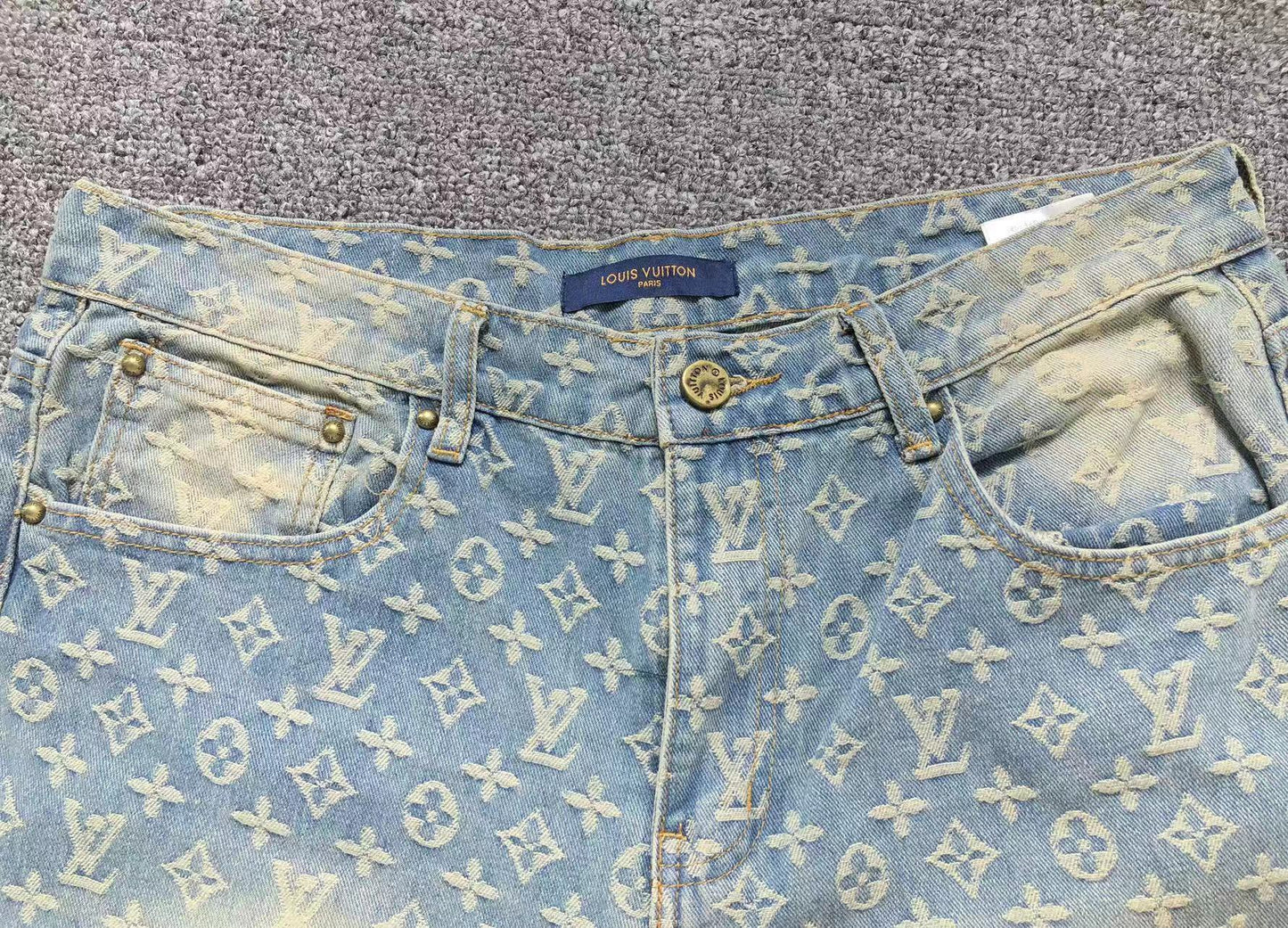 JEANS LV