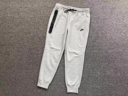 NIKE TECH FLEECE