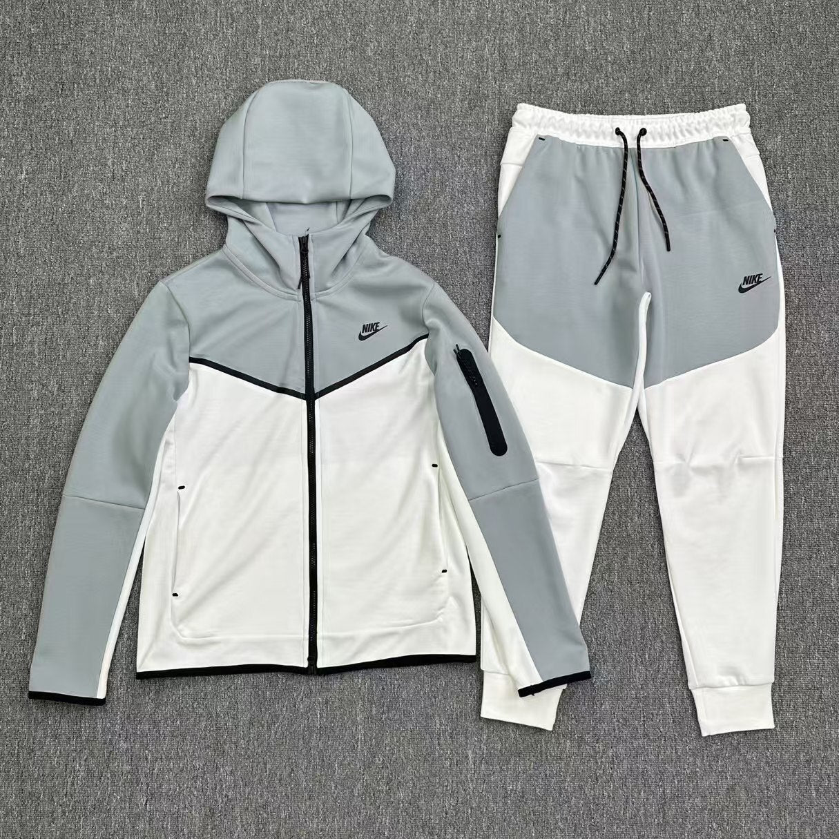 TUTA NIKE TECH FLEECE