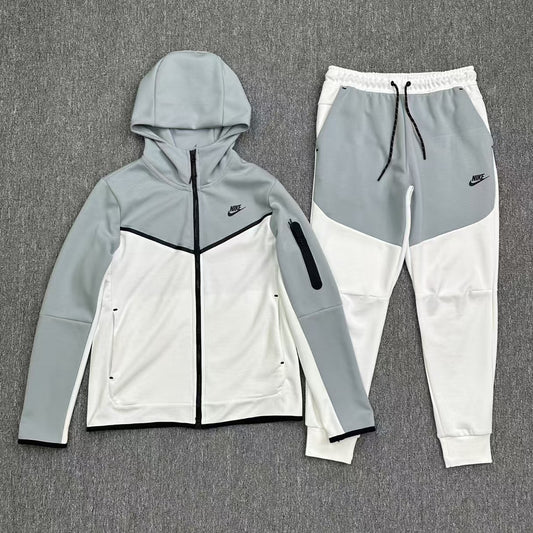 TUTA NIKE TECH FLEECE