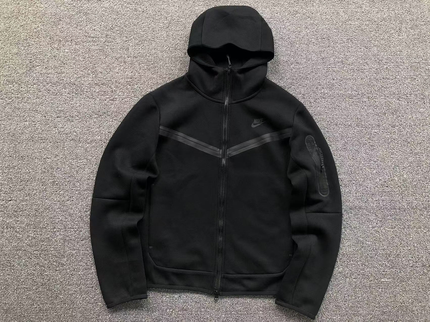 TUTA NIKE TECH FLEECE