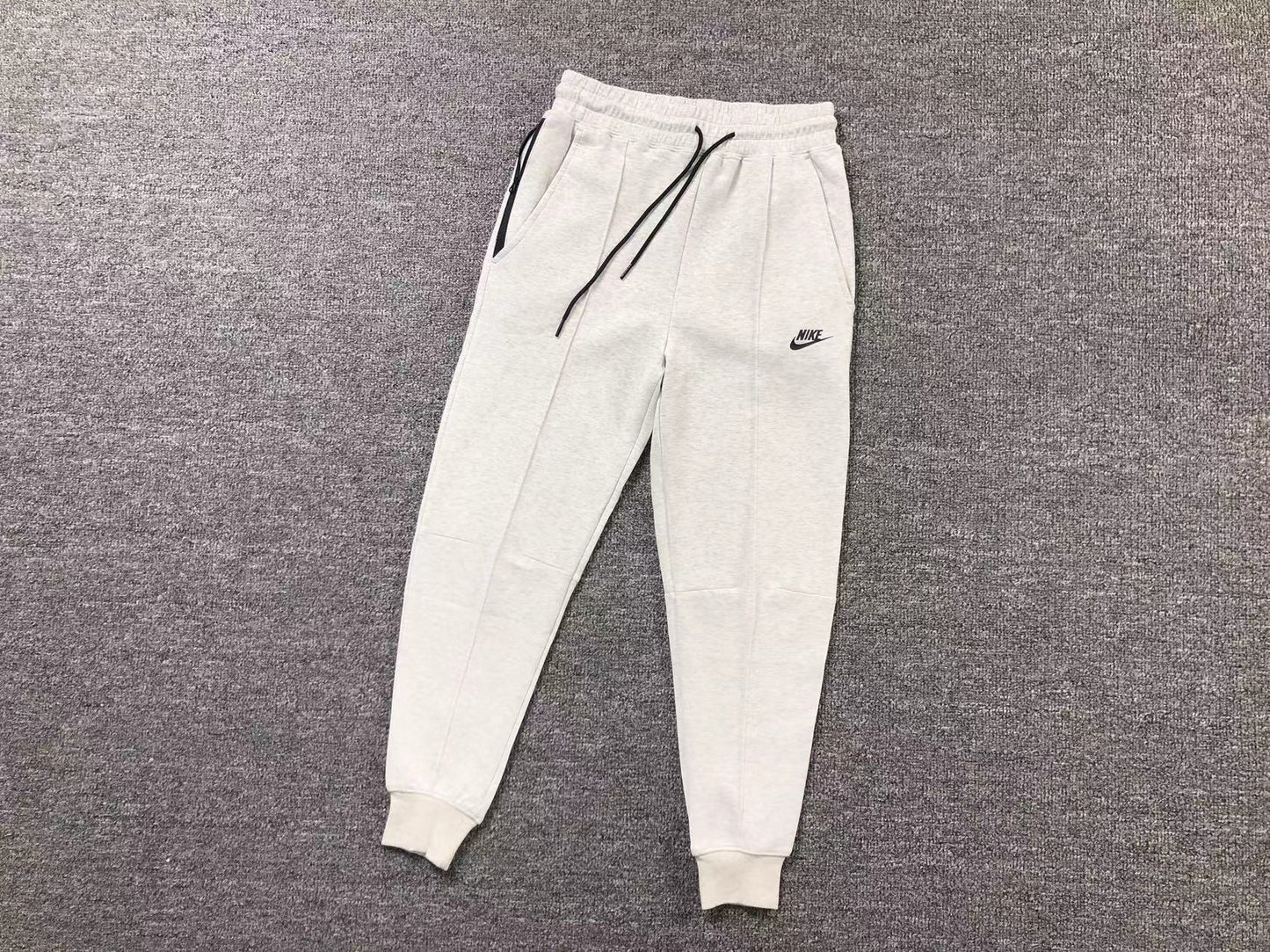 NIKE TECH FLEECE