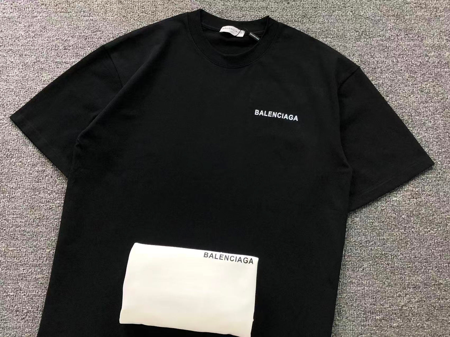 T-SHIRT BALENCIAGA