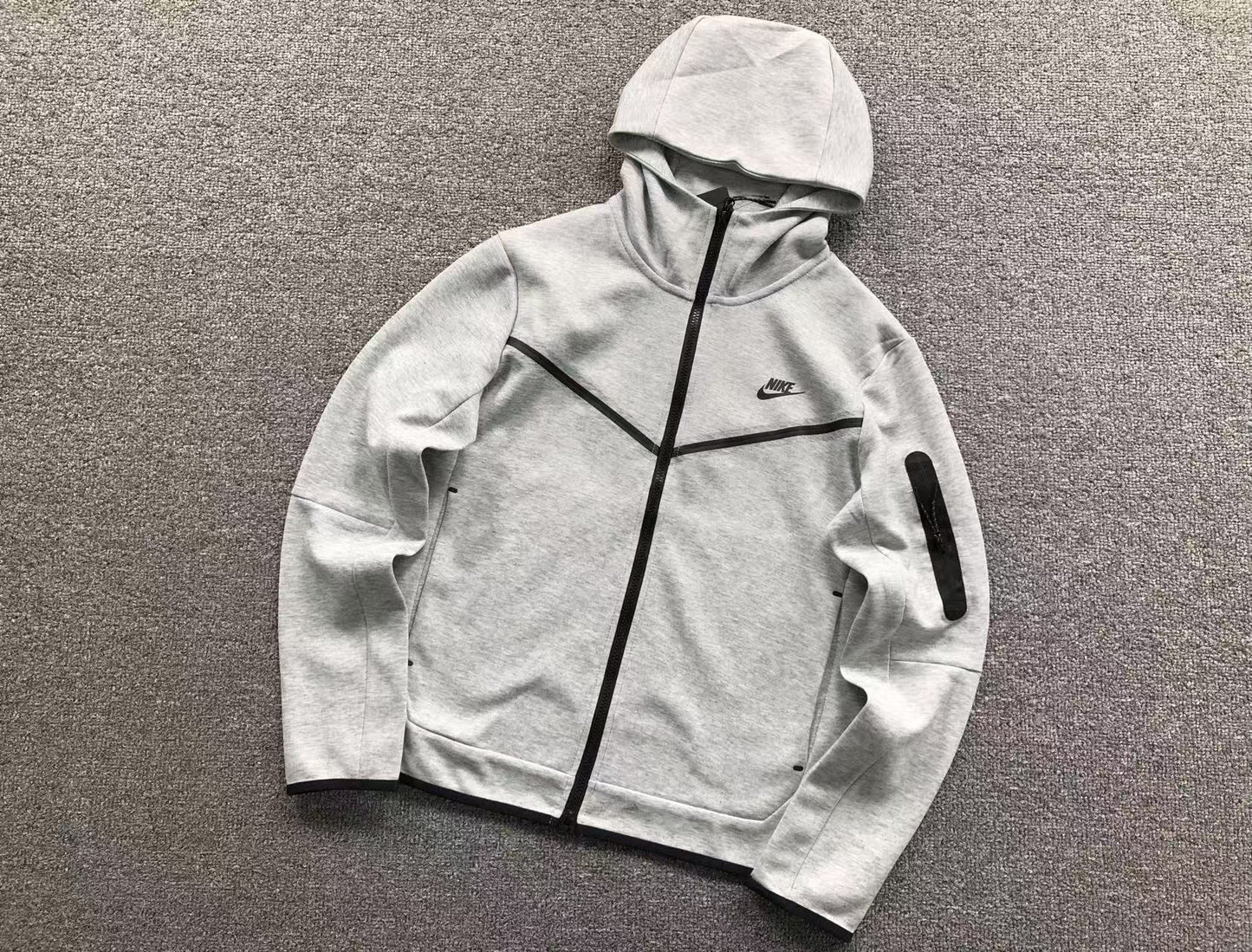 TUTA NIKE TECH FLEECE