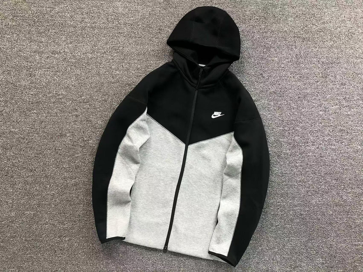 NIKE TECH FLEECE