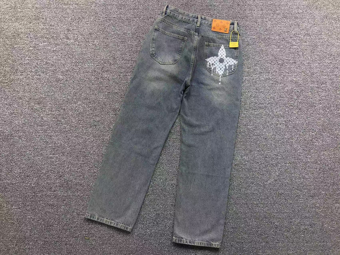 JEANS LV