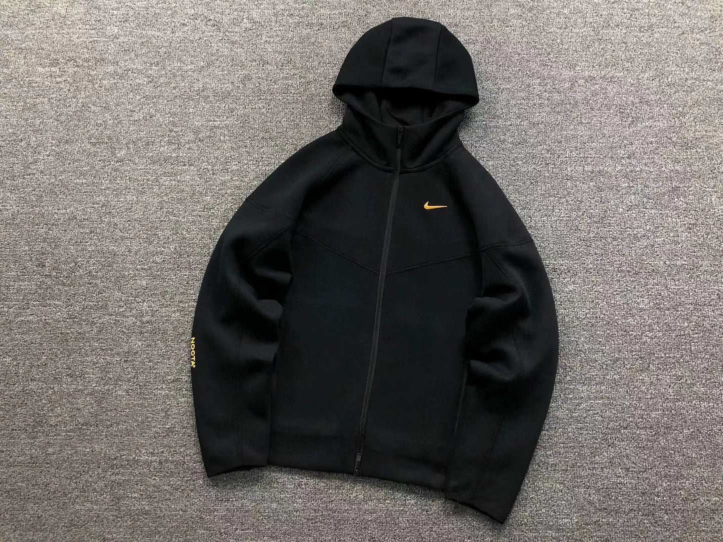 TUTA NIKE TECH FLEECE x NOCTA