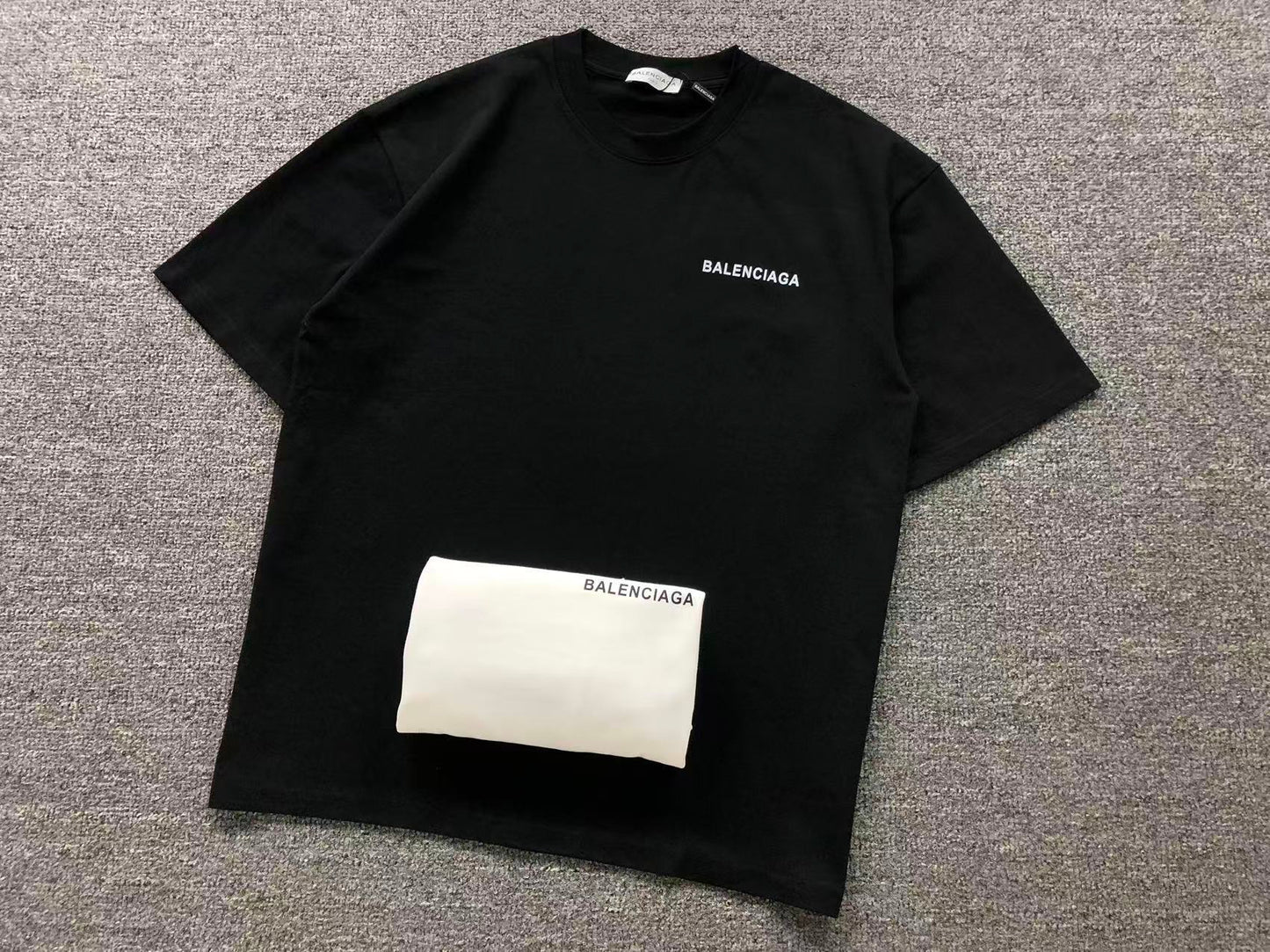 T-SHIRT BALENCIAGA