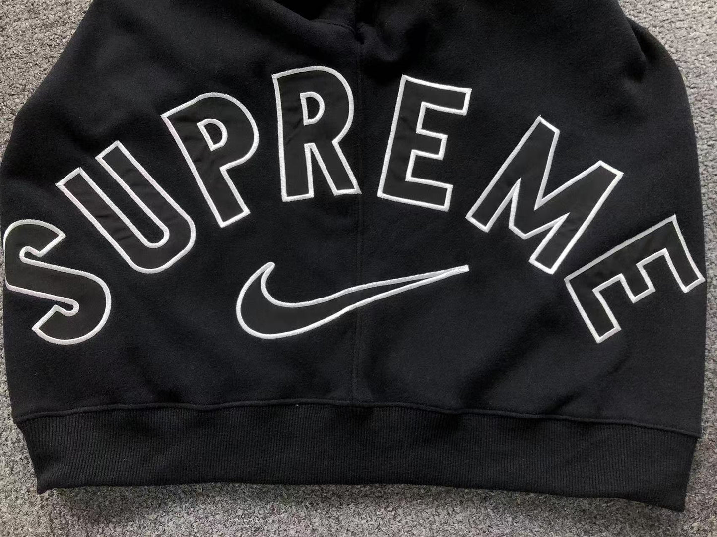 TUTA SUPREME x NIKE