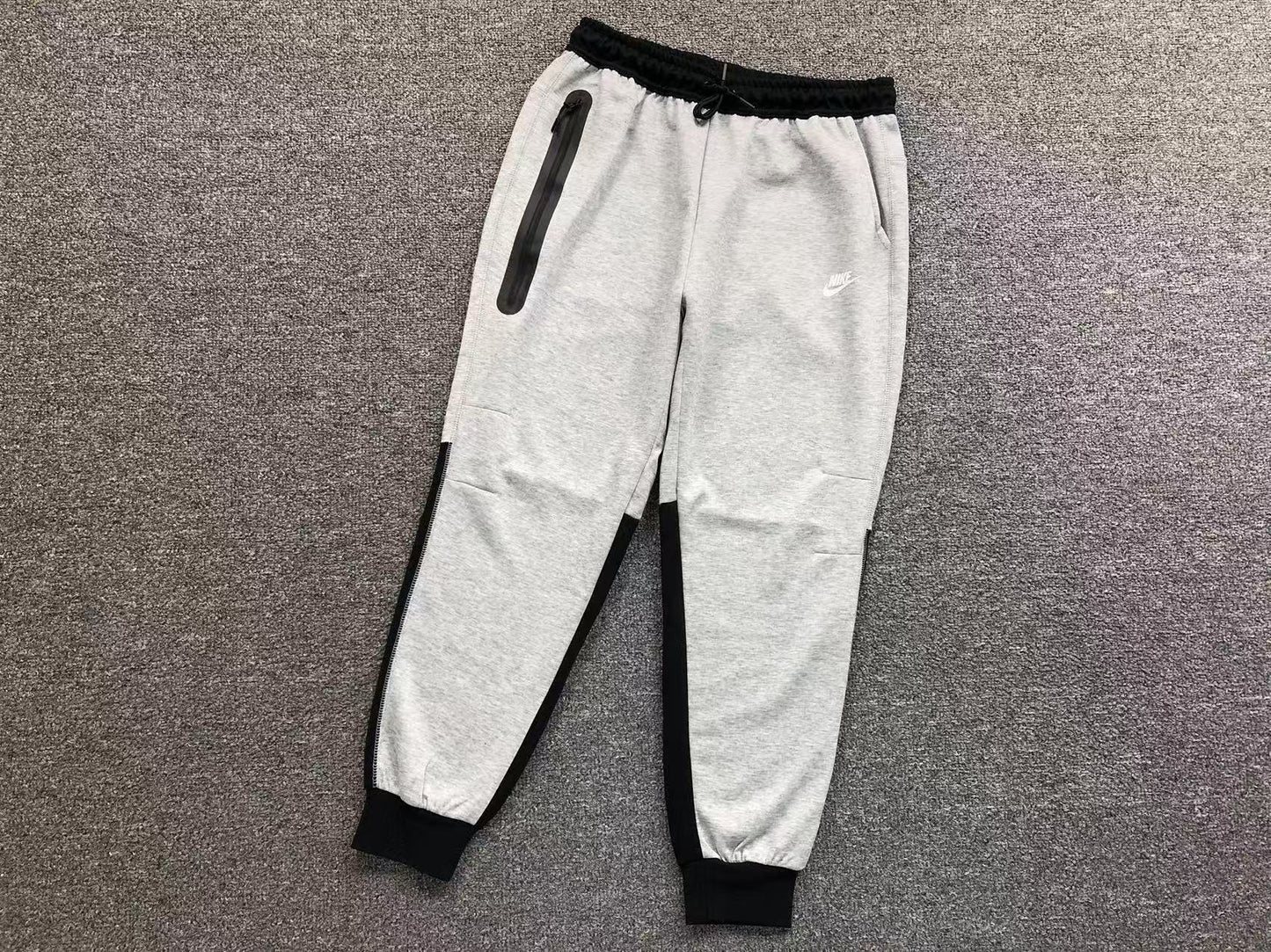 NIKE TECH FLEECE