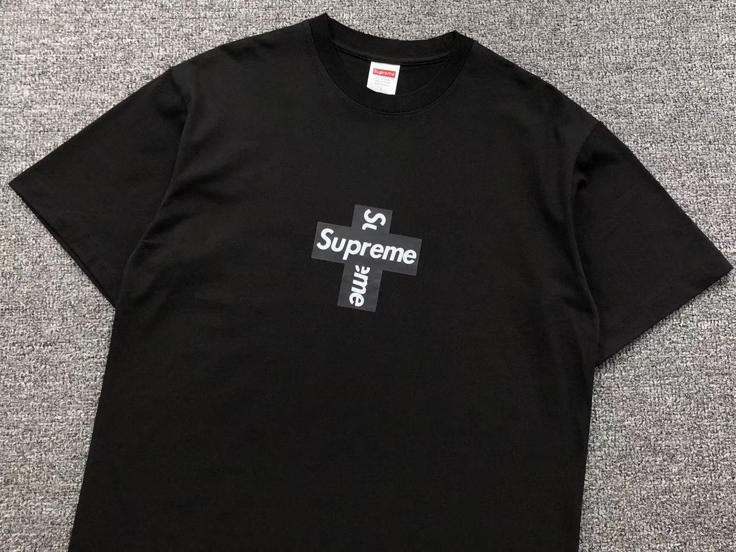 T-SHIRT SUPREME