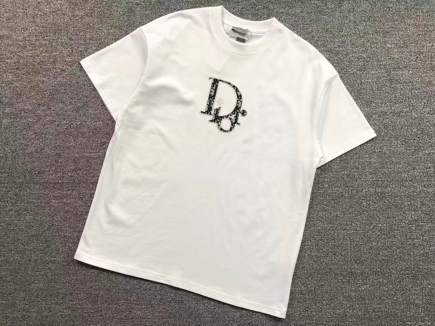 T-SHIRT DIOR