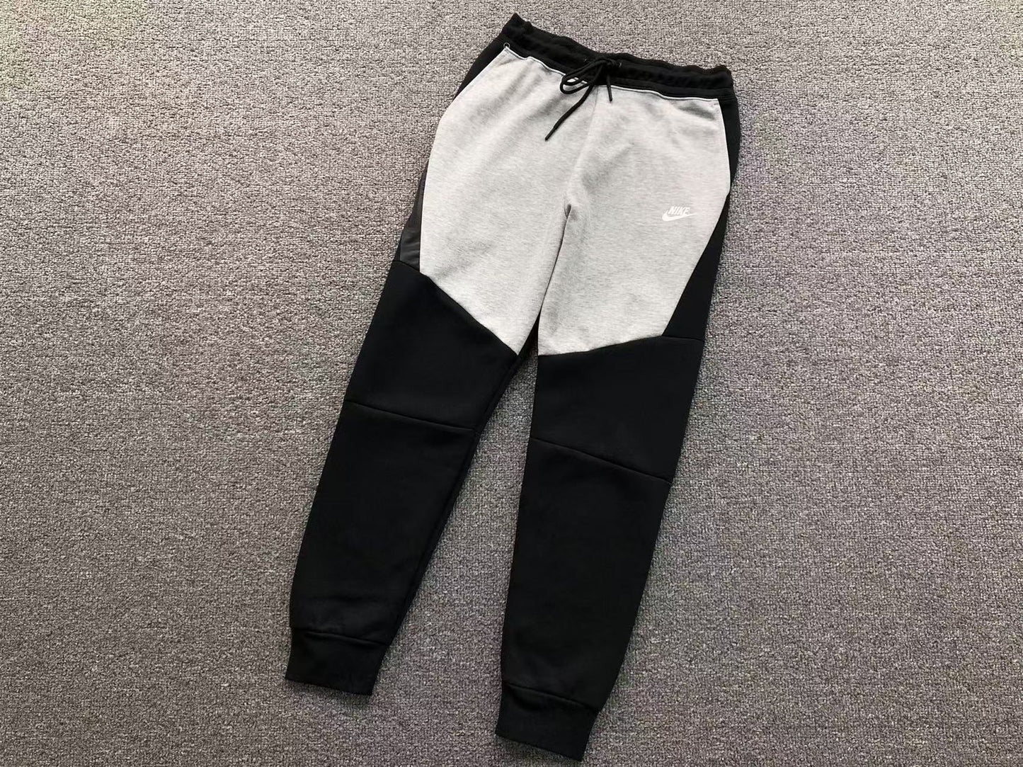 TUTA NIKE TECH FLEECE