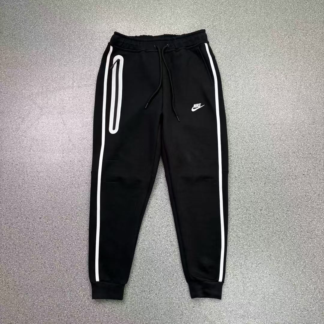 TUTA NIKE TECH FLEECE