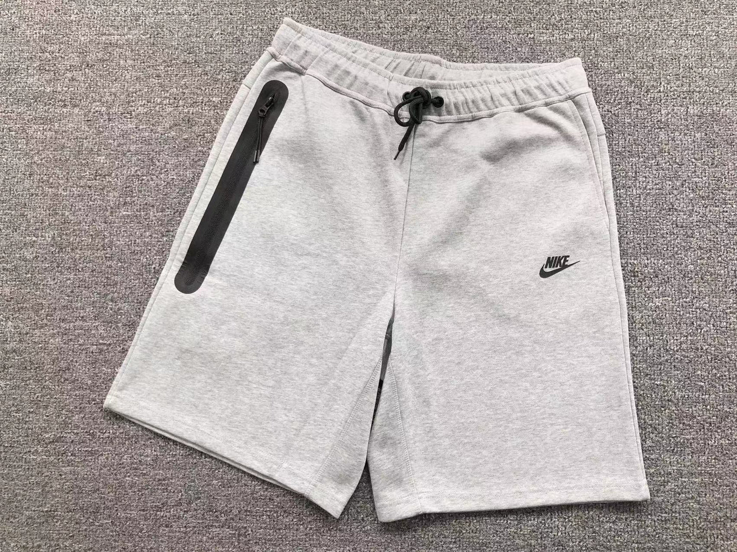 PANTALONCINI NIKE TECH FLEECE
