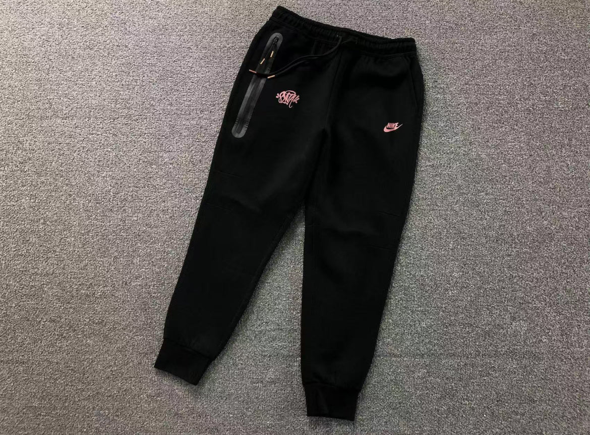 TRACKSUIT TUTA SYNA WORLD X NIKE TECH FLEECE