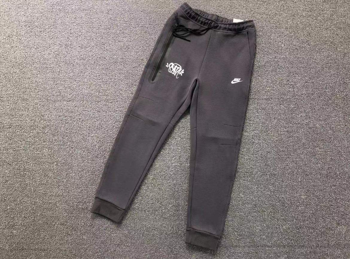 TRACKSUIT TUTA SYNA WORLD X NIKE TECH FLEECE