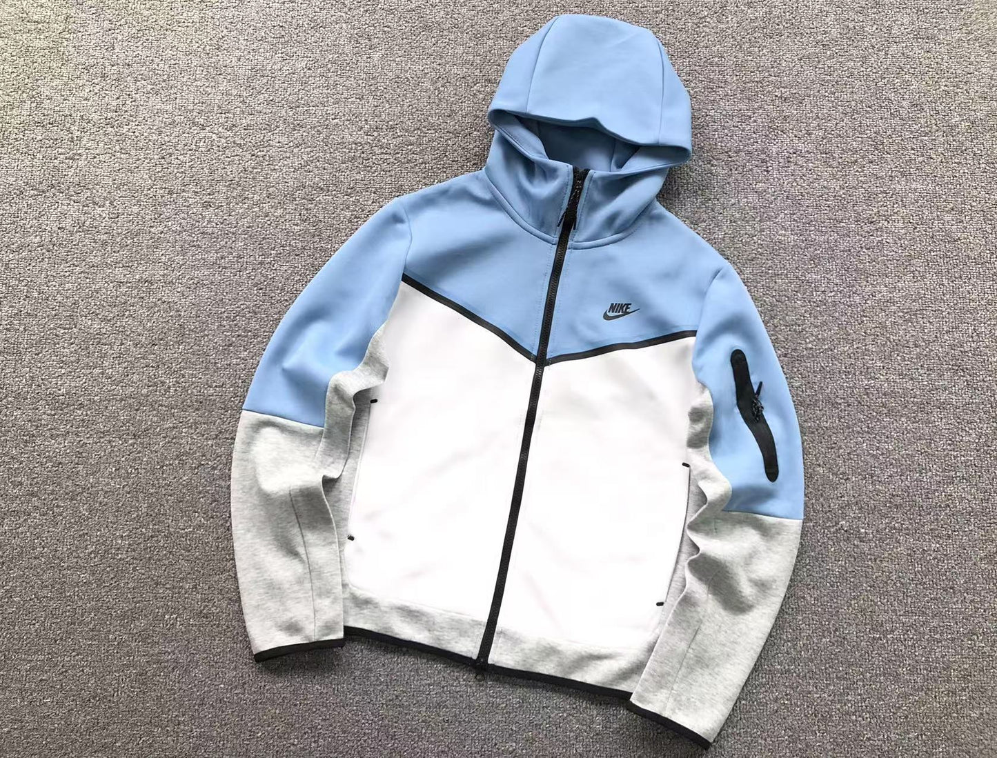 TUTA NIKE TECH FLEECE
