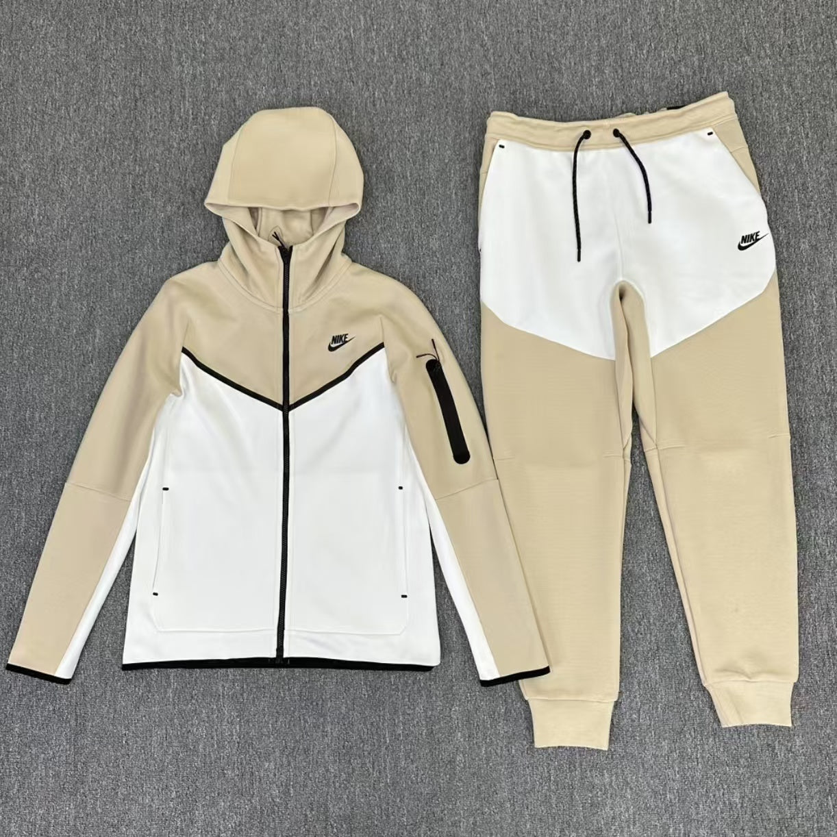 TUTA NIKE TECH FLEECE