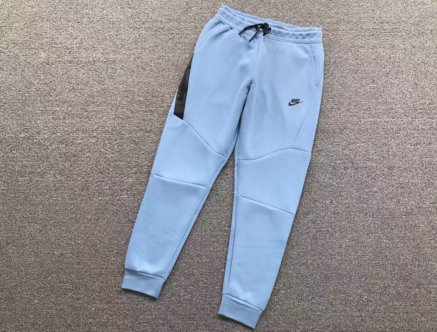 TUTA NIKE TECH FLEECE
