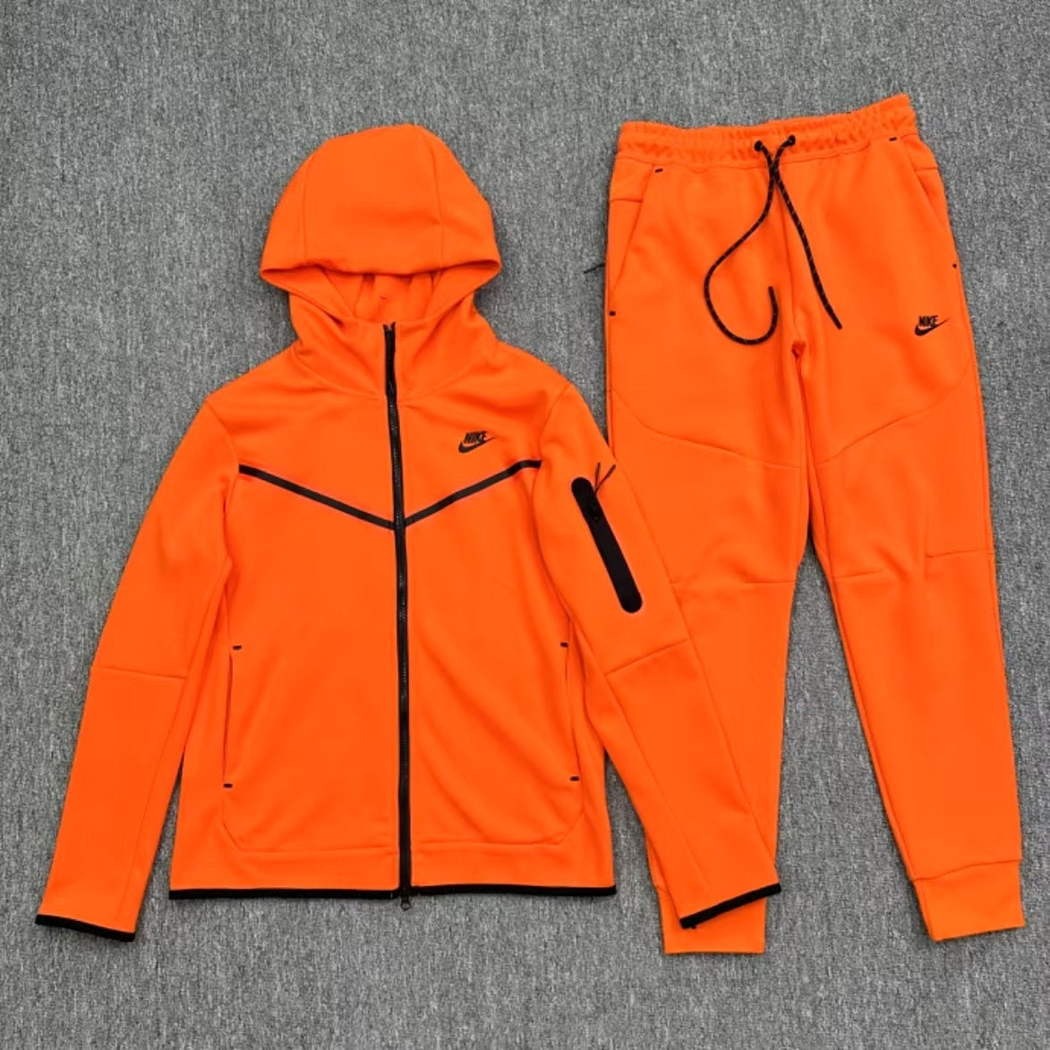 TUTA NIKE TECH FLEECE