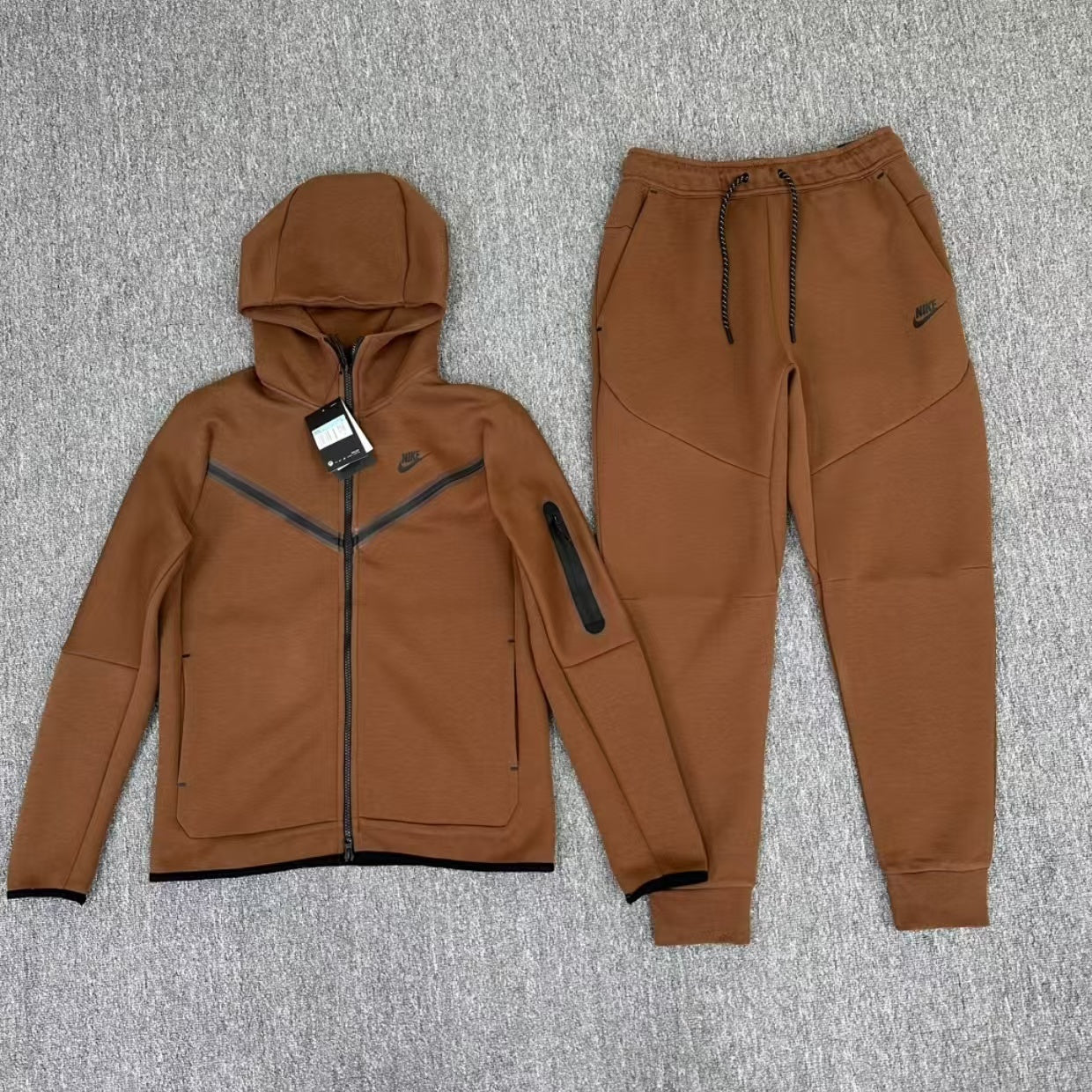 TUTA NIKE TECH FLEECE
