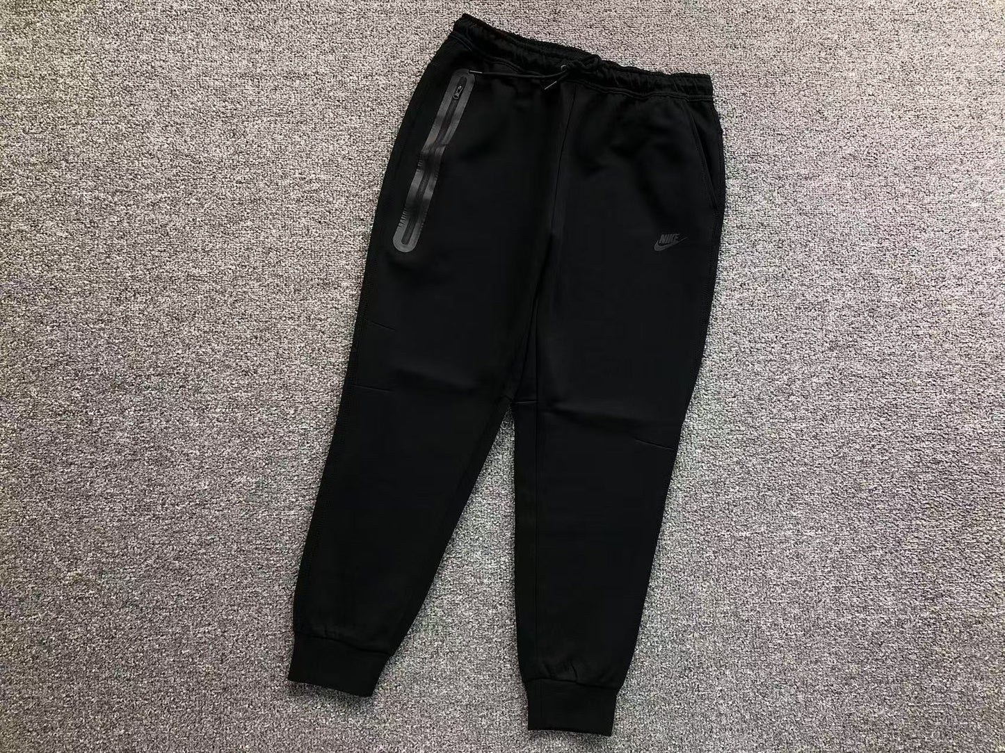 NIKE TECH FLEECE