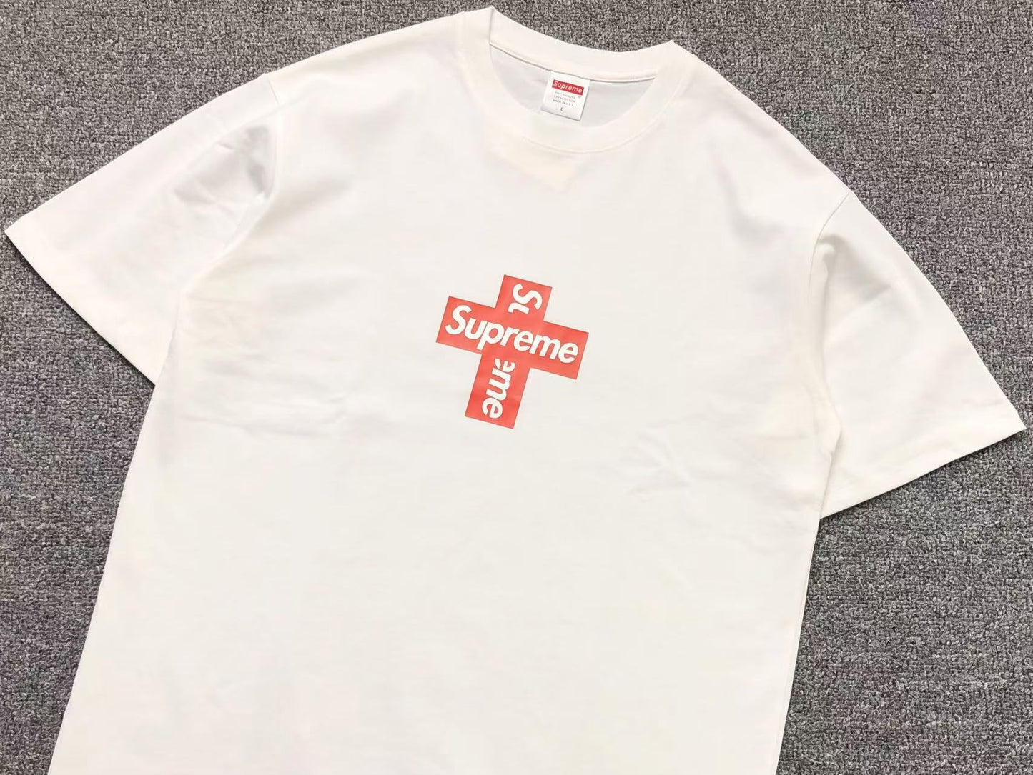 T-SHIRT SUPREME